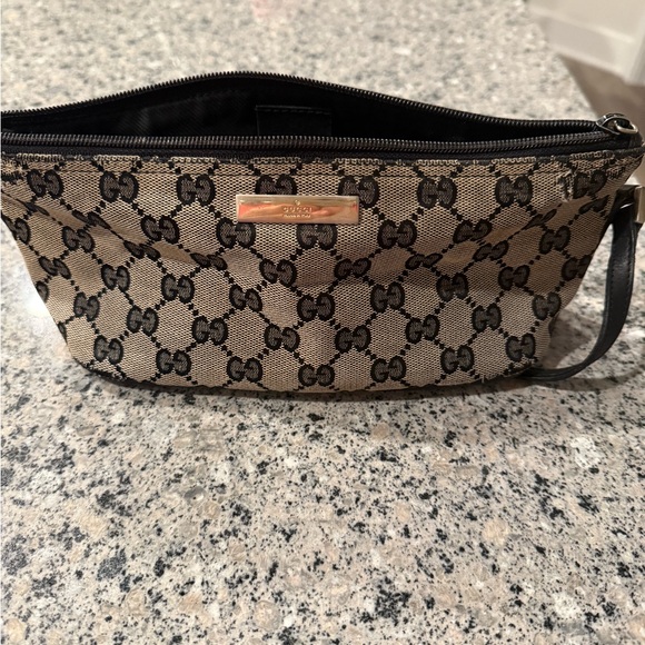 Gucci Beige and Black boat pochette Monogram purse 👜 - Picture 1 of 10